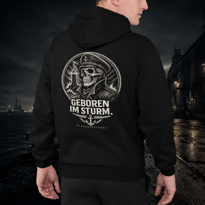 GEBOREN IM STURM. Hoodie.