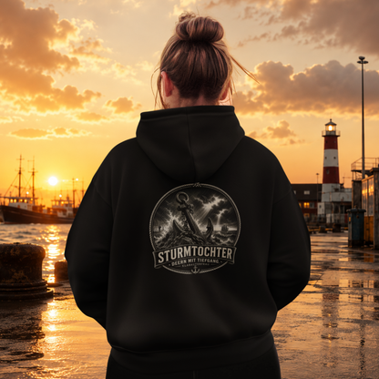 DEERN MIT TIEFGANG. Sturmtochter. HOODIE.